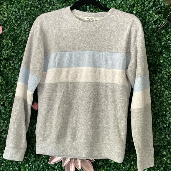 Super Soft Fleecey Garage Sweater - Picture 2 of 4